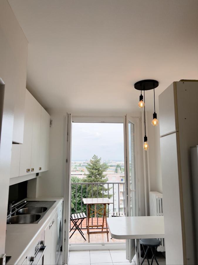Appartement Spacieux Avec Balcon Saint-Fons Ngoại thất bức ảnh